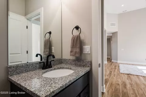 Bath - 3035 Masters Dr, Floyds Knobs, IN 47119 photo 4 of 4