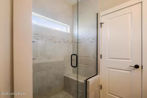 Bath - 3035 Masters Dr, Floyds Knobs, IN 47119 photo 2 of 4