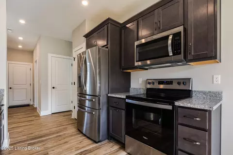 Entry Way - 3035 Masters Dr, Floyds Knobs, IN 47119 photo 7 of 13