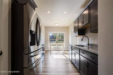 Entry Way - 3035 Masters Dr, Floyds Knobs, IN 47119 photo 9 of 13
