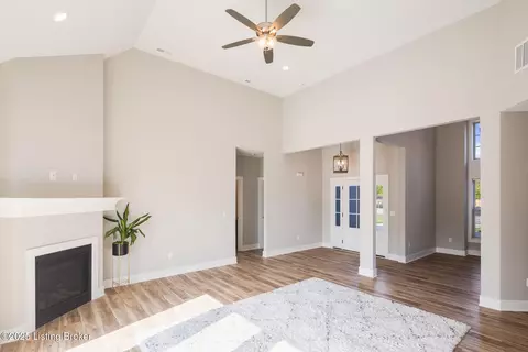 Living - 3035 Masters Dr, Floyds Knobs, IN 47119 photo 4 of 5