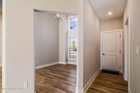 Entry Way - 3035 Masters Dr, Floyds Knobs, IN 47119 photo 12 of 13