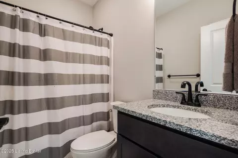 Bath - 3035 Masters Dr, Floyds Knobs, IN 47119 photo 3 of 4