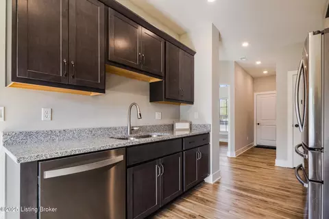 Entry Way - 3035 Masters Dr, Floyds Knobs, IN 47119 photo 8 of 13