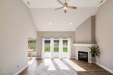 Living - 3035 Masters Dr, Floyds Knobs, IN 47119 photo 1 of 5
