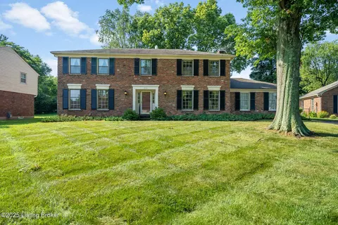 512 Lymington Ct, Douglass Hills, KY 40243