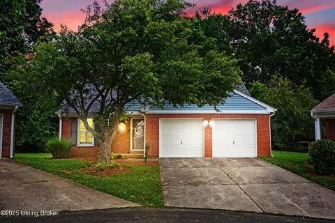 8724 Deer Point Ct, Louisville, KY 40242