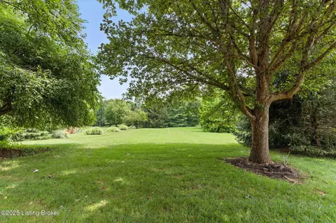 Exterior - 7404 Cedar Bluff Ct, Prospect, KY 40059 photo 7 of 20