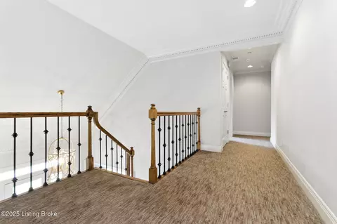 Entry Way - 7404 Cedar Bluff Ct, Prospect, KY 40059 photo 4 of 8