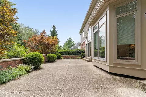 Exterior - 7404 Cedar Bluff Ct, Prospect, KY 40059 photo 5 of 20