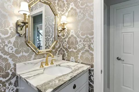 Bath - 7404 Cedar Bluff Ct, Prospect, KY 40059 photo 1 of 11