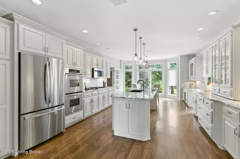 Kitchen - 7404 Cedar Bluff Ct, Prospect, KY 40059 photo 6 of 6