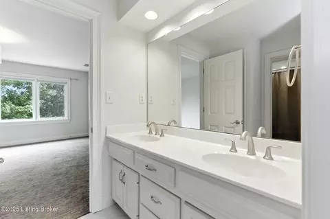 Bath - 7404 Cedar Bluff Ct, Prospect, KY 40059 photo 9 of 11