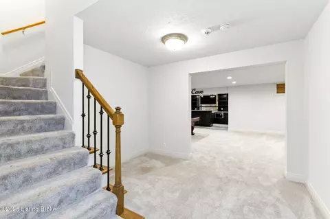 Entry Way - 7404 Cedar Bluff Ct, Prospect, KY 40059 photo 5 of 8
