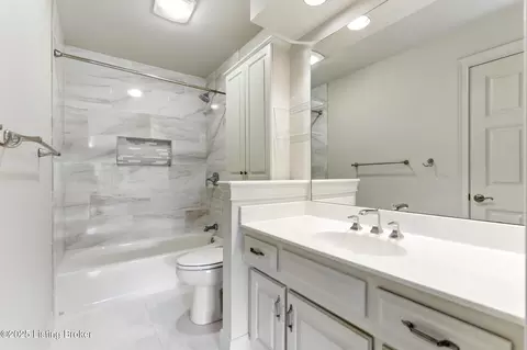 Bath - 7404 Cedar Bluff Ct, Prospect, KY 40059 photo 8 of 11