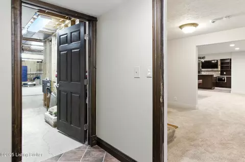 Entry Way - 7404 Cedar Bluff Ct, Prospect, KY 40059 photo 8 of 8
