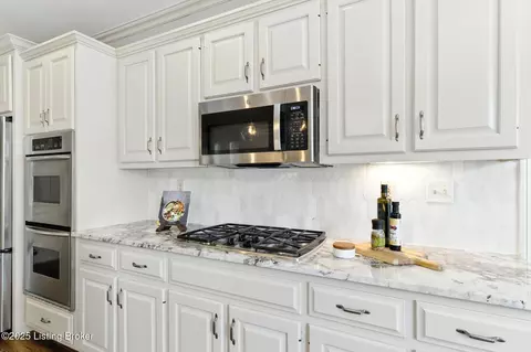 Kitchen - 7404 Cedar Bluff Ct, Prospect, KY 40059 photo 5 of 6