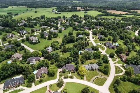 View/Area - 7404 Cedar Bluff Ct, Prospect, KY 40059 photo 3 of 11
