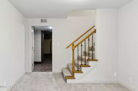 Entry Way - 7404 Cedar Bluff Ct, Prospect, KY 40059 photo 6 of 8