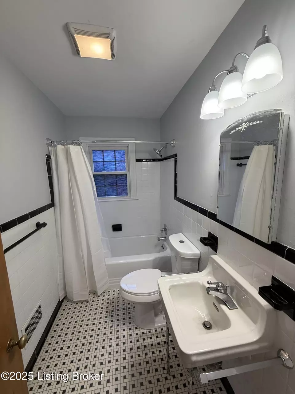 Bath - 717 Creel Ave, Louisville, KY 40208 photo 2 of 2