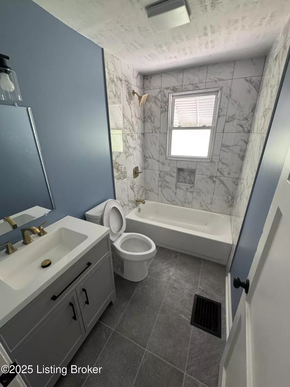 Bath - 717 Creel Ave, Louisville, KY 40208 photo 1 of 2