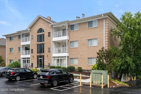 8505 Atrium Dr #301, Louisville, KY 40220