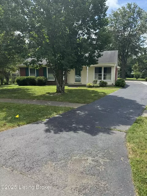 818 Echo Bridge Rd, Louisville, KY 40243