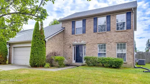 9002 Crooked Arrow Ct, Louisville, KY 40228