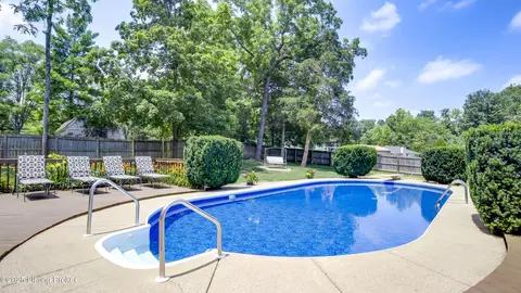 1002 Benton Ridge Dr, Louisville, KY 40245