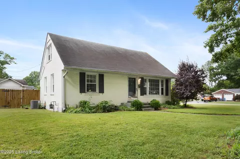 2902 Yorkshire Blvd, Louisville, KY 40220