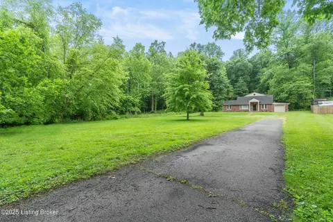 8320 Arnoldtown Rd, Louisville, KY 40214