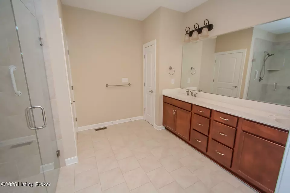 Bath - 4205 Calgary Way, Louisville, KY 40241 photo 5 of 9