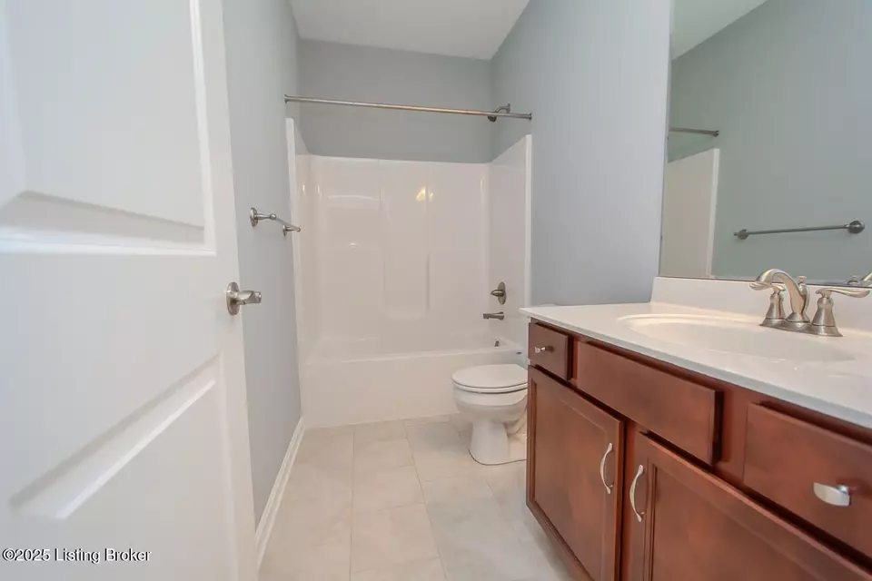 Bath - 4205 Calgary Way, Louisville, KY 40241 photo 9 of 9