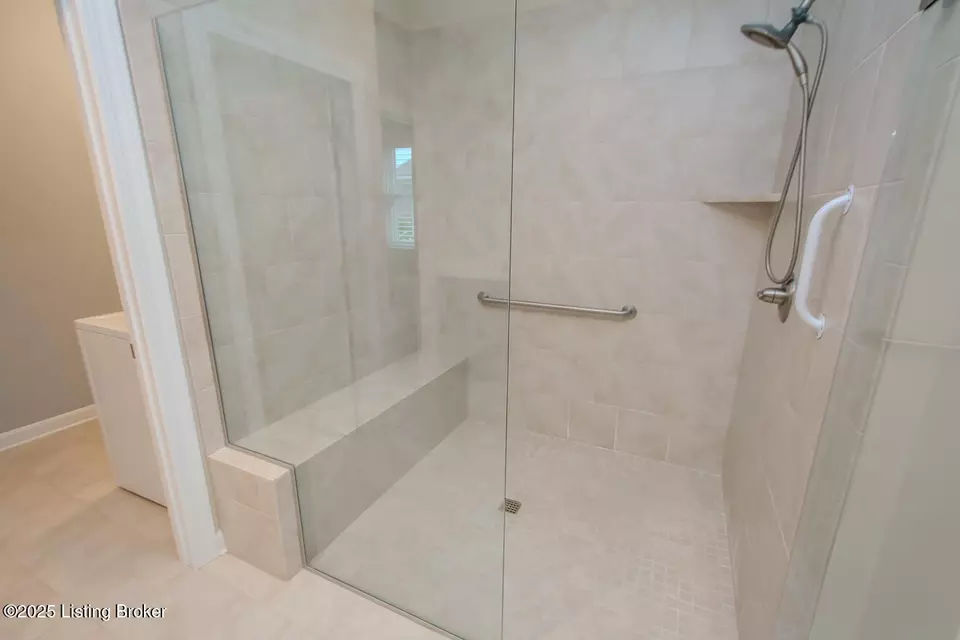 Bath - 4205 Calgary Way, Louisville, KY 40241 photo 7 of 9