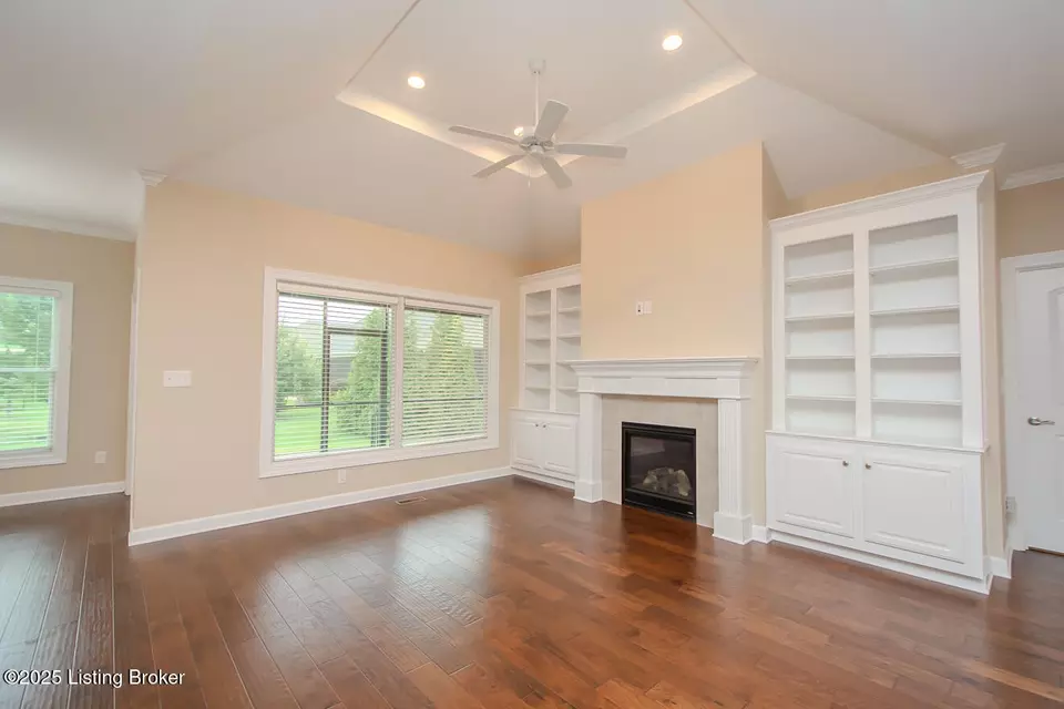 Living - 4205 Calgary Way, Louisville, KY 40241 photo 2 of 15