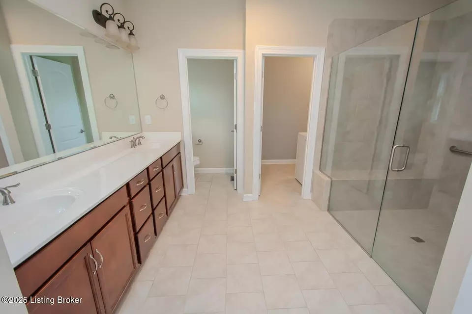 Bath - 4205 Calgary Way, Louisville, KY 40241 photo 3 of 9