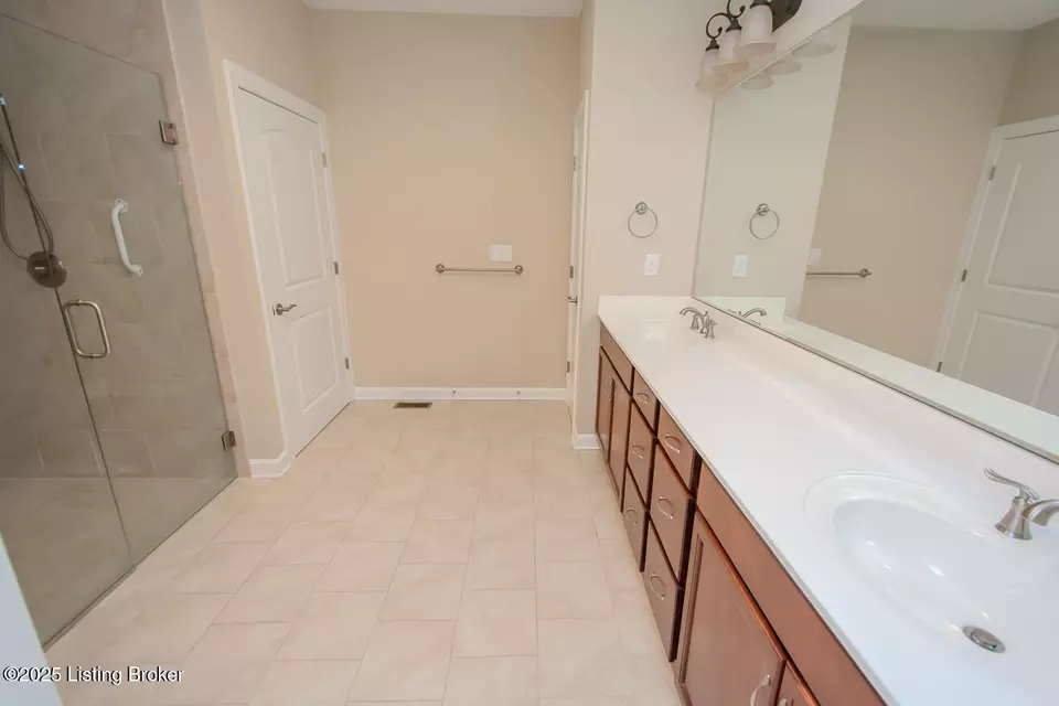 Bath - 4205 Calgary Way, Louisville, KY 40241 photo 4 of 9