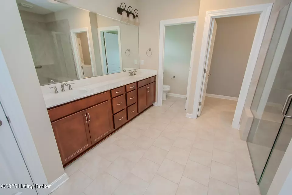 Bath - 4205 Calgary Way, Louisville, KY 40241 photo 6 of 9