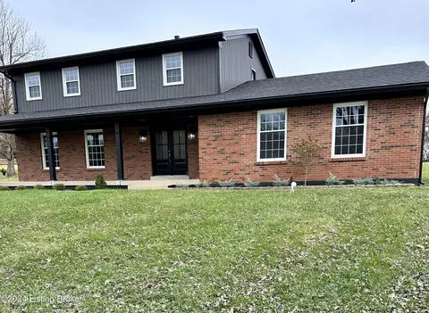 8709 Lakeridge Dr, Louisville, KY 40272