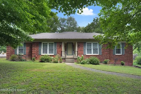 3218 Broeck Pointe Cir, Louisville, KY 40241