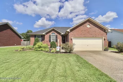 296 Clover Cove Dr, Shepherdsville, KY 40165