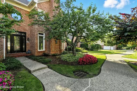 142 Promenade Ct, Louisville, KY 40223