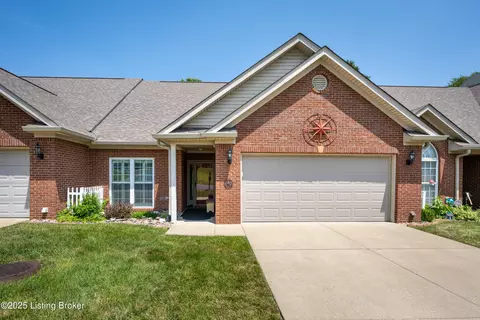 2138 Pickwick Dr, New Albany, IN 47150