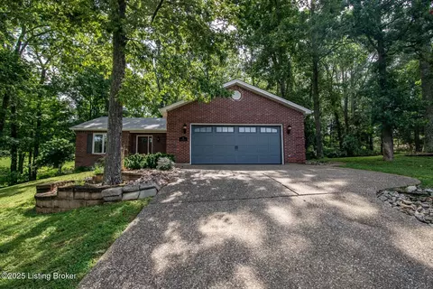 42 Golf Greens Cir, Brandenburg, KY 40108