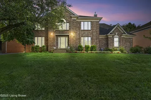 812 Foxfire Dr, Louisville, KY 40223