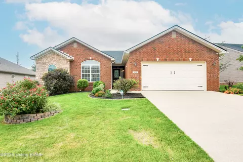 428 Forest Ridge Dr, Frankfort, KY 40601