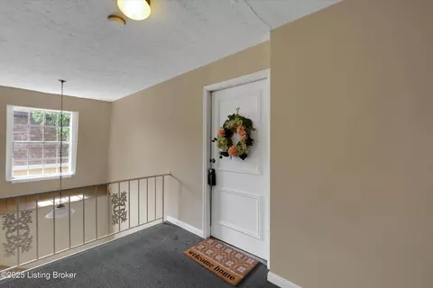 102 Algiers Ct #7, Louisville, KY 40218
