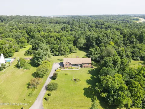 1323 Ballard Ct, La Grange, KY 40031