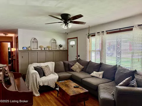 Living - 545 Grayson St, Upton, KY 42784 photo 2 of 5