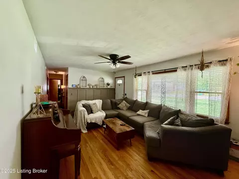 Living - 545 Grayson St, Upton, KY 42784 photo 3 of 5